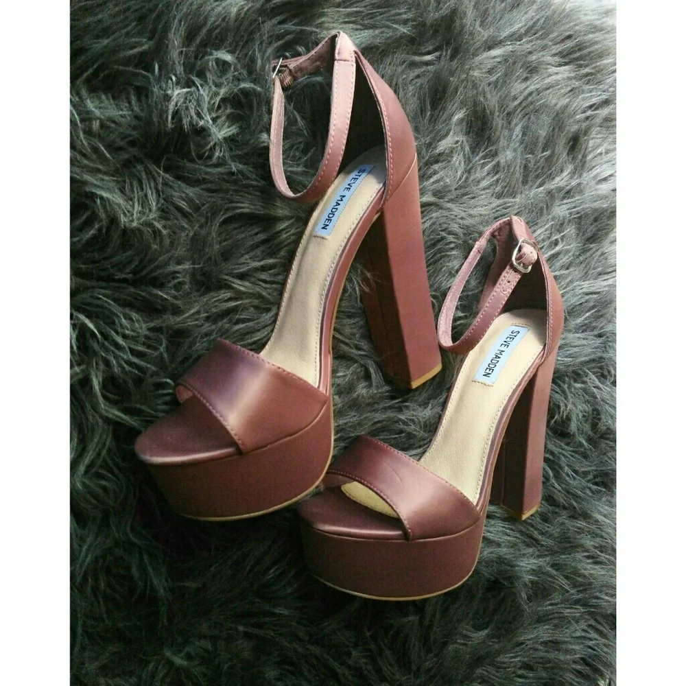 Steve Madden | Gonzo Satin Ankle Strap Block Heels - Picture 5 of 8